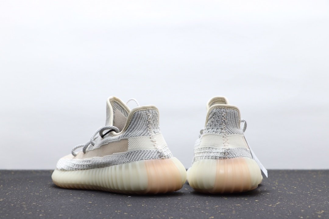 椰子鞋Yeezy 350V2 徐白满天星 货号FV3254