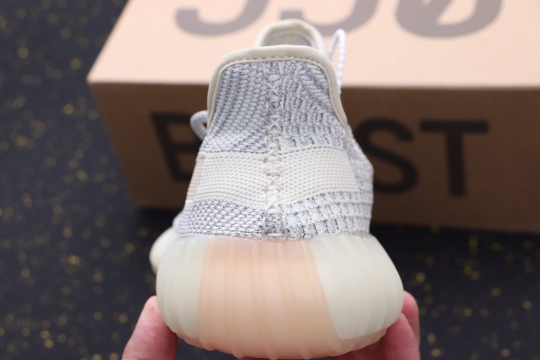 椰子鞋Yeezy 350V2 徐白满天星 货号FV3254