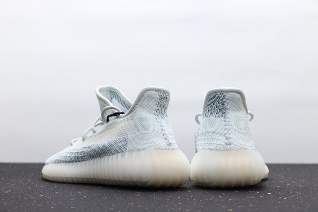 椰子鞋 Yeezy 350V2 冰蓝满天星 货号FV5317