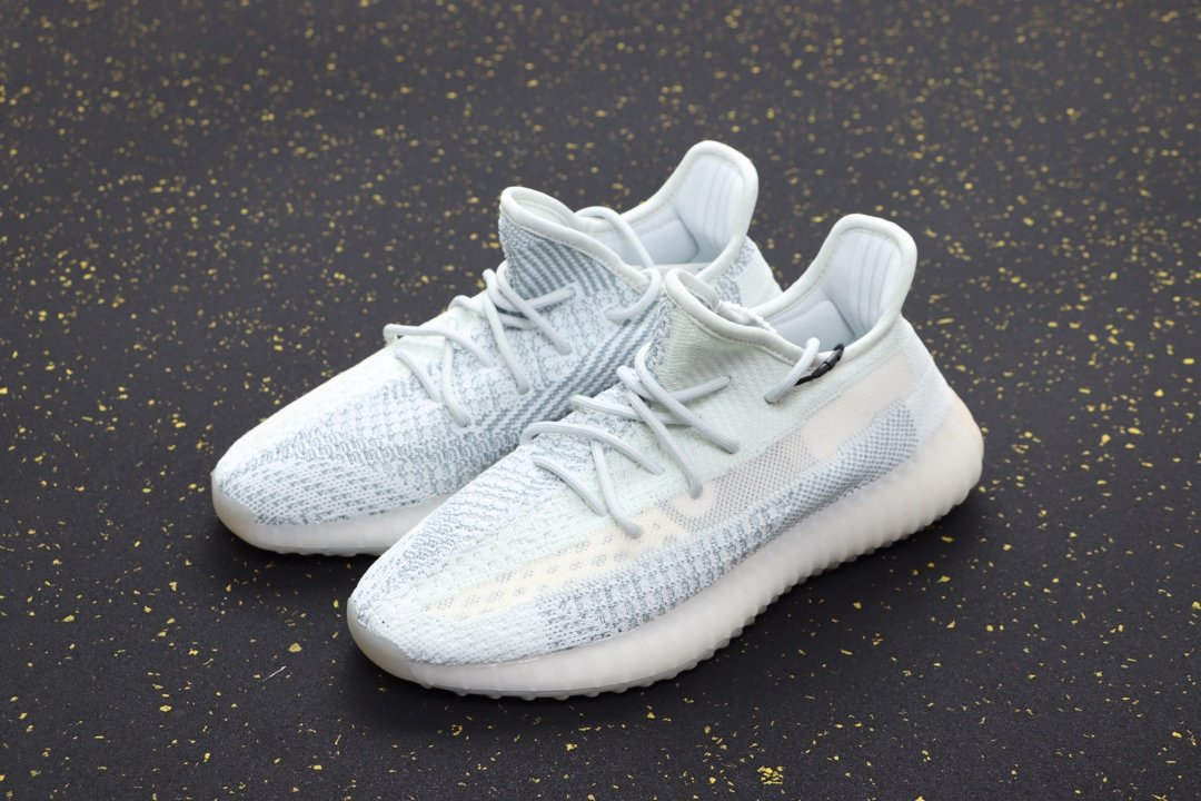 椰子鞋 Yeezy 350V2 冰蓝满天星 货号FV5317