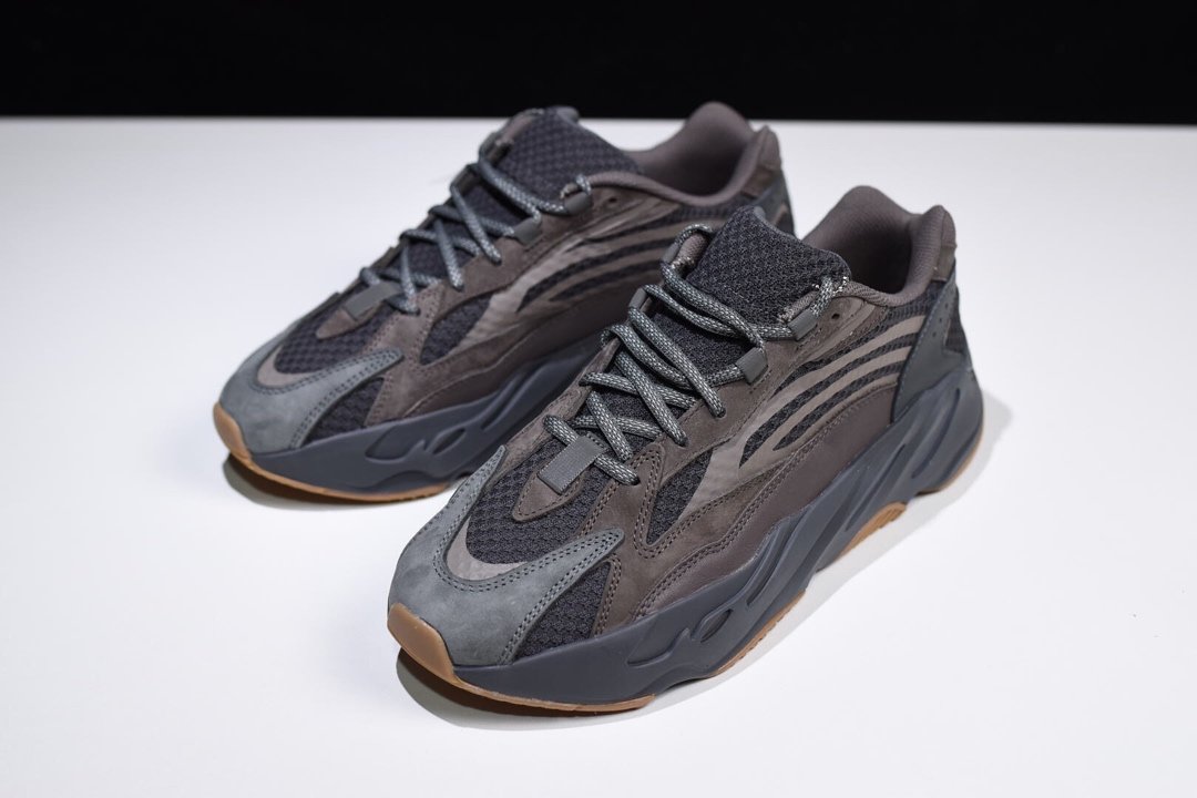 椰子YEEZY 700 V2 Geode 晶洞 货号：EG6860 