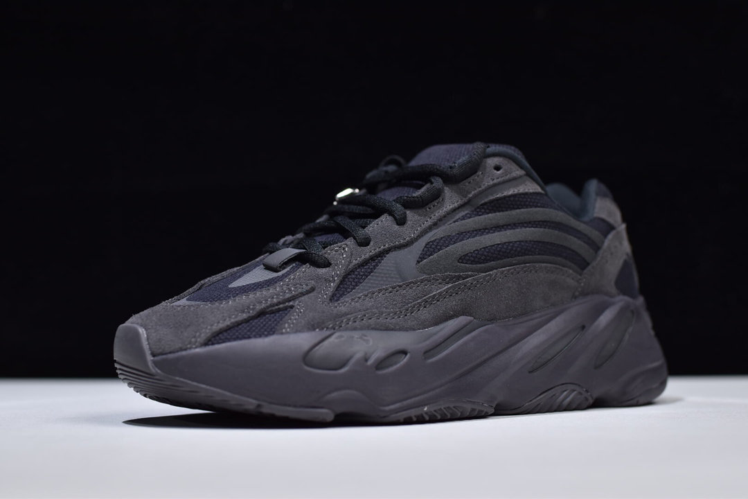 YEEZY 700 V2 “Vanta” 黑魂