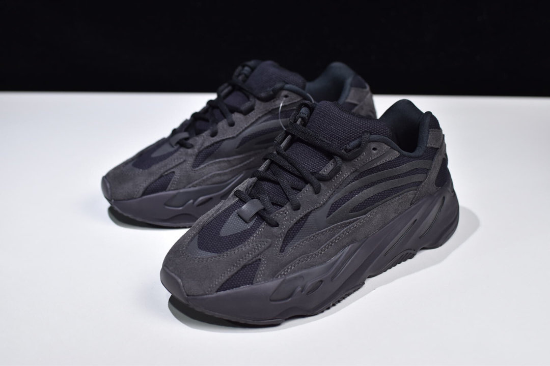 YEEZY 700 V2 “Vanta” 黑魂