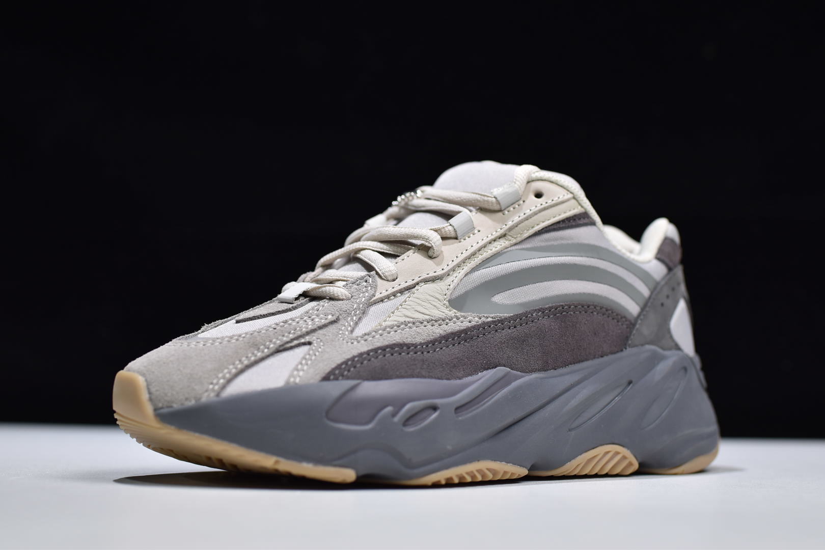 YEEZY 700 V2 “Tephra” 火山灰 FU7914